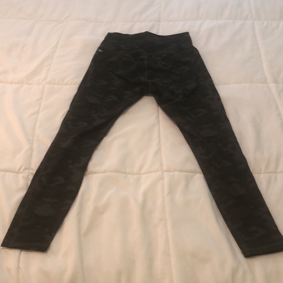 Fabletics Powerhold camo leggings black grey green - Picture 8 of 9